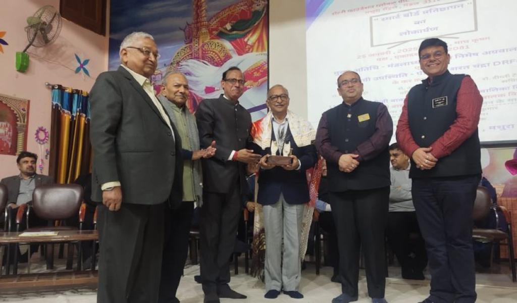 रोटरी फाउंडेशन मथुरा ने श्रीजी बाबा सरस्वती विद्या मंदिर में किया स्मार्ट बोर्ड प्रतिष्ठापन का लोकार्पण